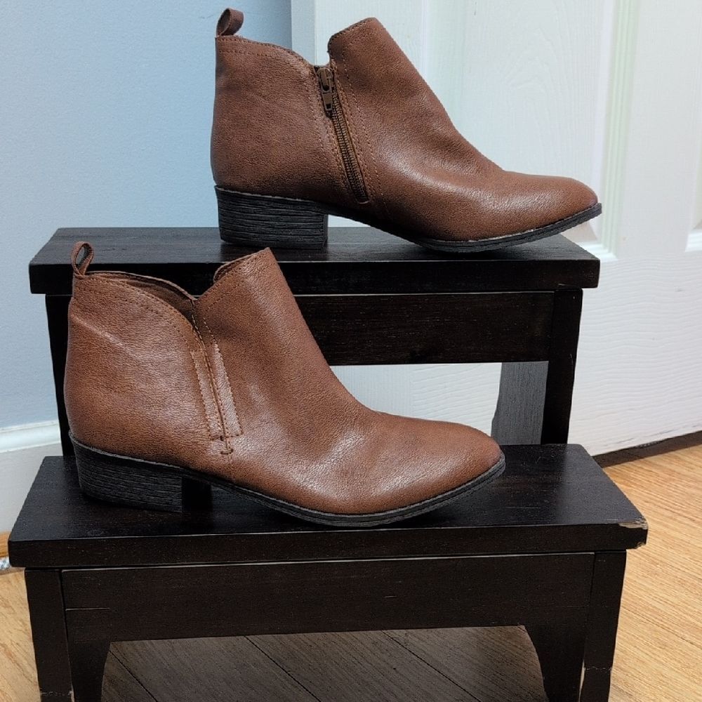 Sun + Stone Cadee Chestnut Faux Leather Ankle Boots Size 10M NEW